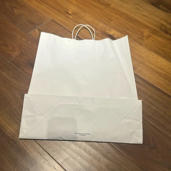 Paper bag. - Picture 3 of 3